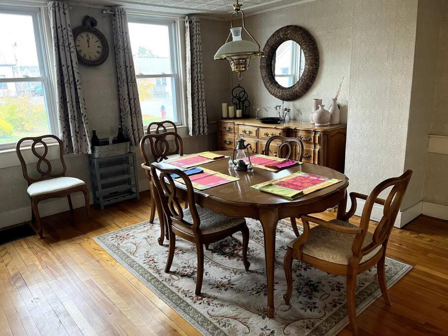 Cute 6-Bedroom Getaway In The Heart Of Літтлтон Екстер'єр фото