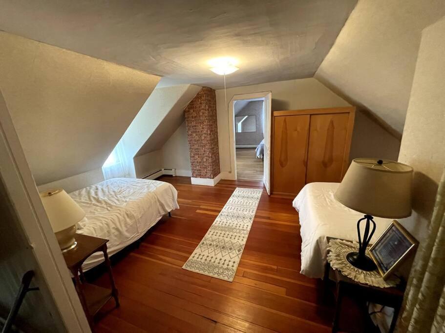 Cute 6-Bedroom Getaway In The Heart Of Літтлтон Екстер'єр фото