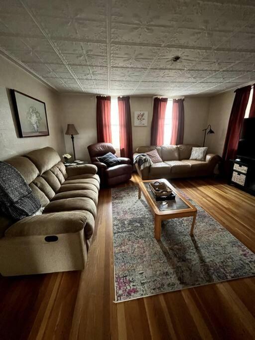 Cute 6-Bedroom Getaway In The Heart Of Літтлтон Екстер'єр фото