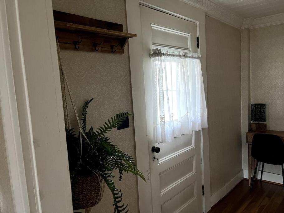 Cute 6-Bedroom Getaway In The Heart Of Літтлтон Екстер'єр фото